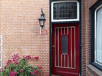 Voordeur in twee kleuren geverfd Schildersbedrijf Klein Westerlee